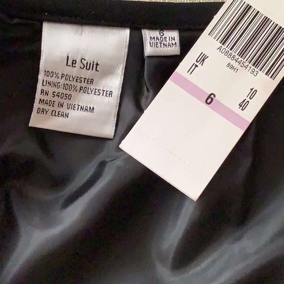 Le Suit Black Skirt NWT - Picture 3 of 3